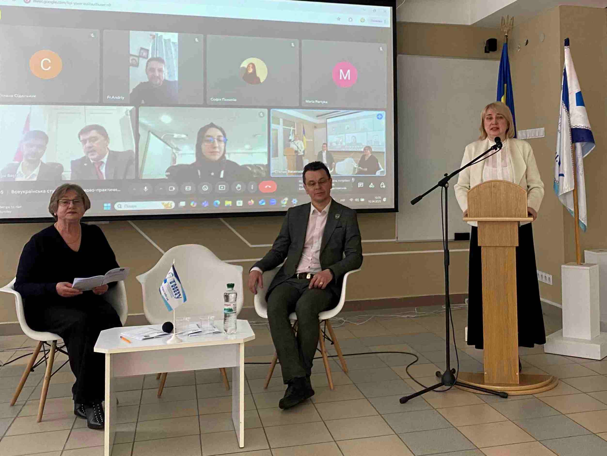  Привітання проректора, проф. Ірини Задорожної.jpg
